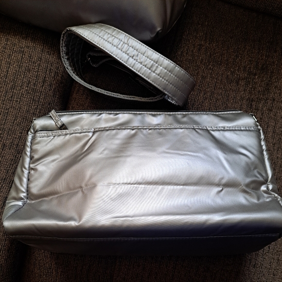 Lug Metallic Pearl Stretch And Moonwalk Quilted and Smooth Crossbody Bag Set - Picture 3 of 6